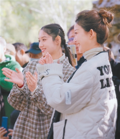 纪实类访谈节目《“艺”熠生辉——走进直播间》——  从舞台到直播间有多远